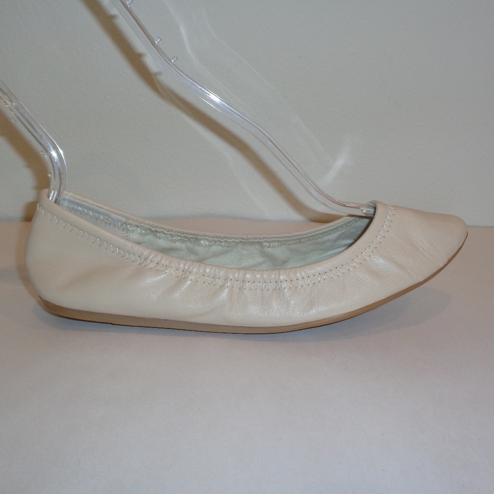 BCBGeneration Size 6.5 M NASSAU Nude New Flats